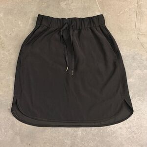 LULULEMON Size 6 Black On The Fly Woven Unlined Front Tie Skirt w/ Pockets